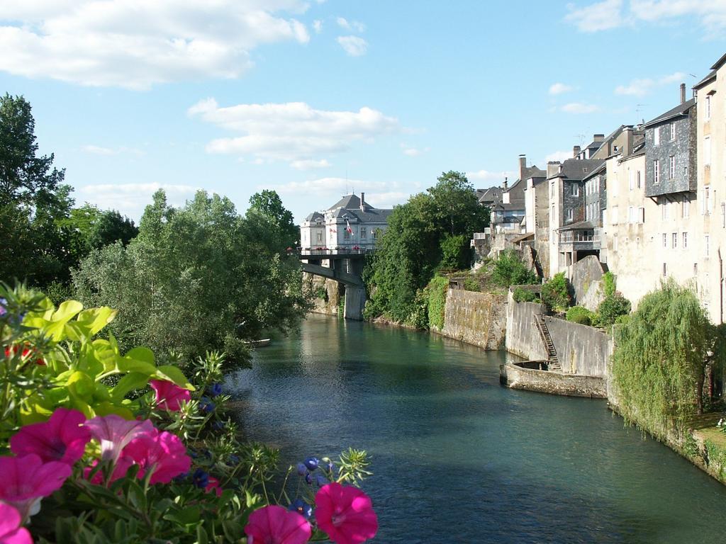 Couett'Hotel Oloron Sainte Marie Exteriör bild